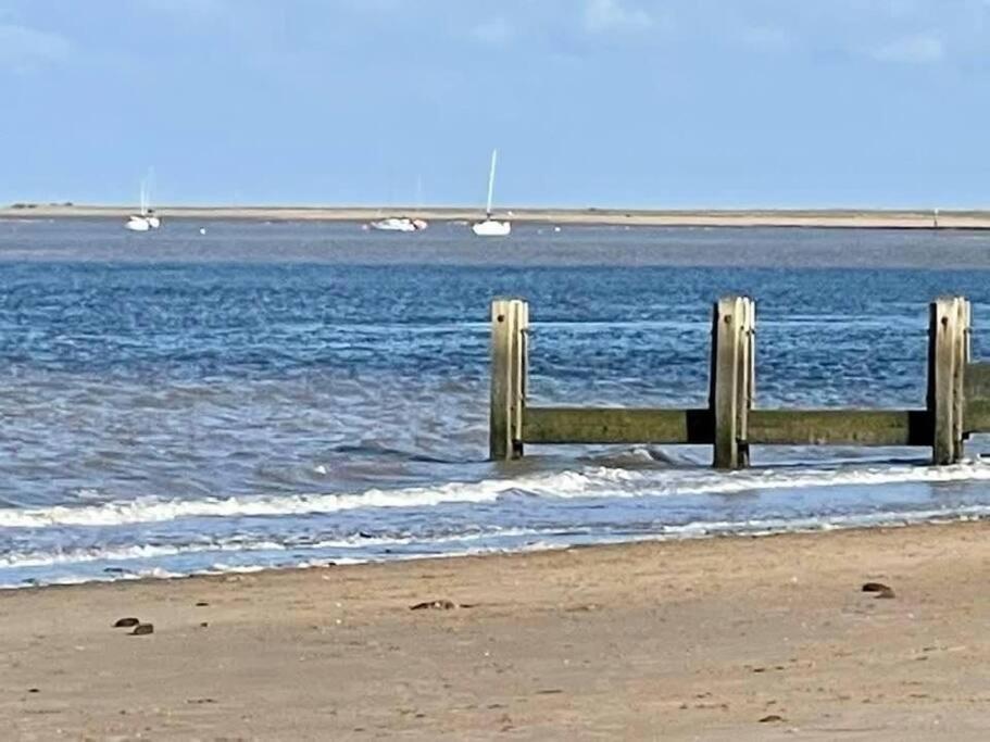 Seafront Apartment With Stunning Views Cleethorpes Extérieur photo